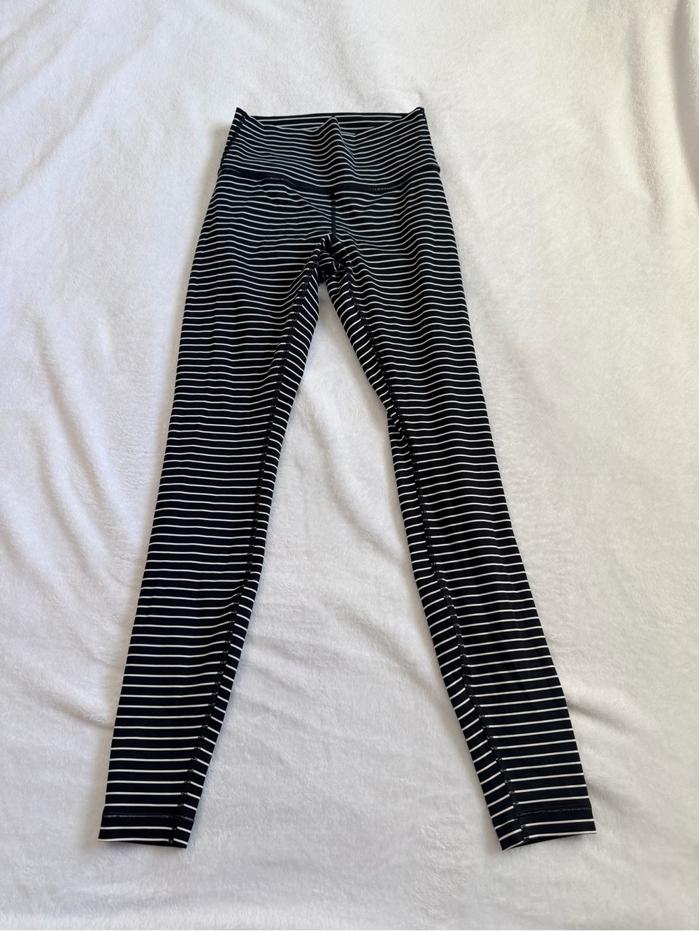 Lululemon Women’s Black & White Striped Leggings Size 6